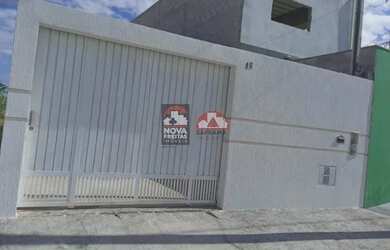 Imagem: A casa possui 2 Dormitórios, 1 Banheiro, 2 Vagas na garagem