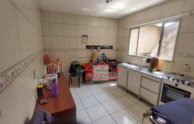 Imagem: A casa possui 4 Dormitórios, 2 Banheiros, 2 Vagas na garagem