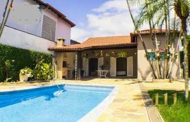 Imagem: A casa possui 5 Dormitórios, 4 Banheiros, 3 Vagas na garagem