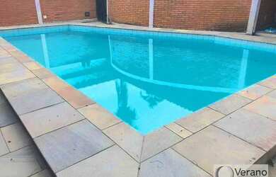 Imagem: A casa possui 3 Dormitórios, 3 Banheiros, 5 Vagas na garagem