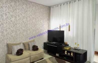 Imagem: A casa possui 3 Dormitórios, 2 Banheiros, 2 Vagas na garagem