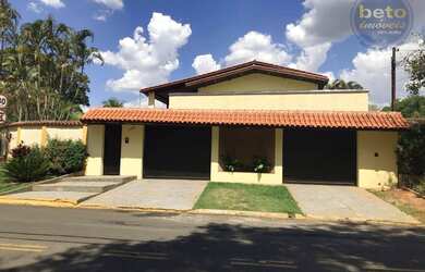 Imagem: A casa em condomínio possui 4 Dormitórios, 5 Banheiros, 5