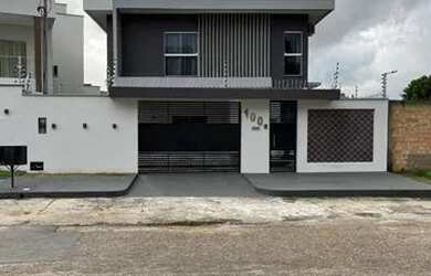 Imagem: A casa possui 2 Dormitórios, 2 Banheiros, 2 Vagas na garagem