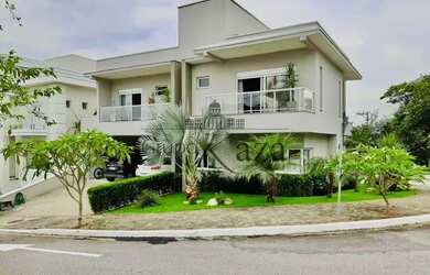 Imagem: A casa em condomínio possui 4 Dormitórios, 5 Banheiros, 4