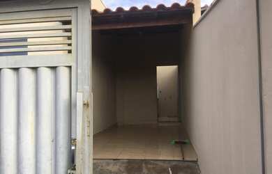 Imagem: A casa possui 2 Dormitórios, 2 Vagas na garagem, 77m² de Área