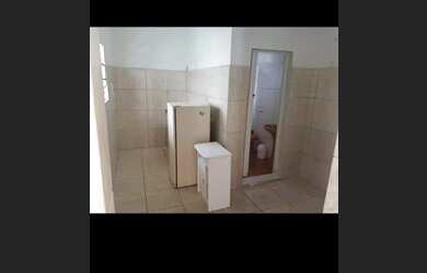 Imagem: A casa possui 1 Dormitório, 1 Banheiro, Varanda e está localizado