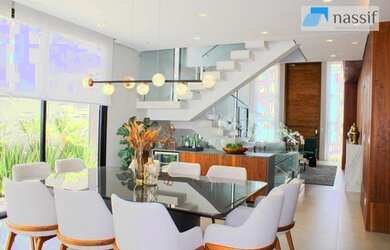 Imagem: A casa em condomínio possui 4 Dormitórios, 5 Banheiros, 4