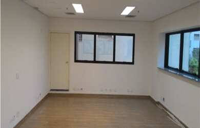 Imagem: O depósito possui 2 Vagas na garagem, 109m² de Área e está