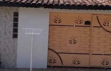 Imagem: A casa à venda possui 2 Dormitórios, 2 Banheiros, 90m² de