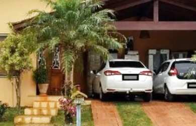 Imagem: A casa em condomínio possui 3 Dormitórios, 2 Banheiros, 4