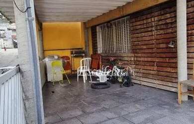 Imagem: A casa possui 5 Dormitórios, 3 Banheiros, 2 Vagas na garagem