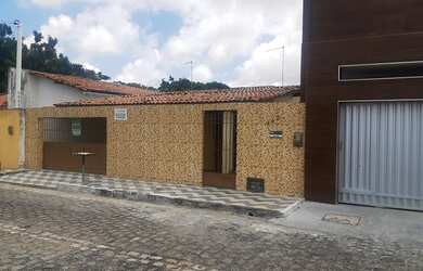 Imagem: A casa possui 2 Dormitórios, 1 Banheiro, 1 Vaga na garagem