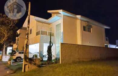 Imagem: A casa em condomínio possui 3 Dormitórios, 3 Banheiros, 4