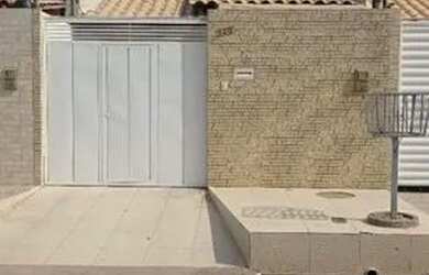 Imagem: A casa possui 2 Dormitórios, 1 Banheiro, 1 Vaga na garagem