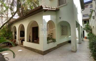 Imagem: A casa possui 2 Dormitórios, 2 Banheiros, 1 Vaga na garagem