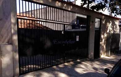 Imagem: A casa possui 5 Dormitórios, 5 Banheiros, 3 Vagas na garagem