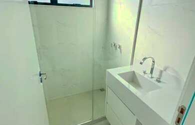 Imagem 13: Casa de condomínio para venda possui 400 metros quadrados com 5 quartos