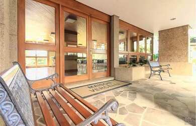 Imagem 3: Apartamento com 4 Dormitorio s localizado a no bairro Mont Serrat em Porto...