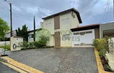 Imagem: A casa em condomínio possui 4 Dormitórios, 4 Banheiros, 2