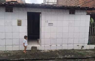 Imagem: A casa possui 2 Dormitórios, 1 Banheiro, 1 Vaga na garagem