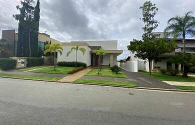 Imagem: A casa em condomínio possui 3 Dormitórios, 5 Banheiros, 2