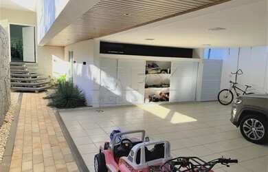 Imagem: A casa em condomínio possui 5 Dormitórios, 5 Banheiros, 4