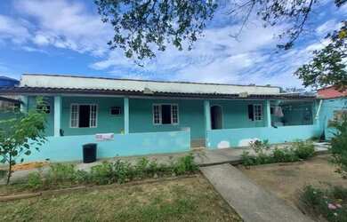 Imagem: A casa possui 1 Dormitório, 1 Banheiro, 1 Vaga na garagem