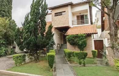 Imagem: A casa em condomínio possui 4 Dormitórios, 5 Banheiros, 5