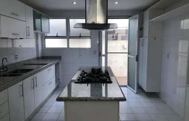 Imagem: A casa em condomínio possui 5 Dormitórios, 5 Banheiros, 3