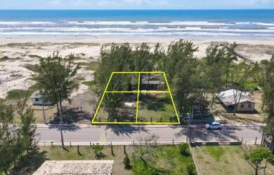 Imagem: O terreno possui 1.200m² de Área e está localizado em Balneário