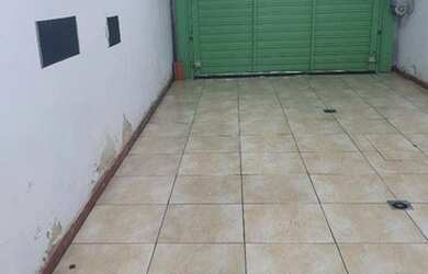 Imagem: A casa possui 5 Dormitórios, 2 Banheiros, 2 Vagas na garagem