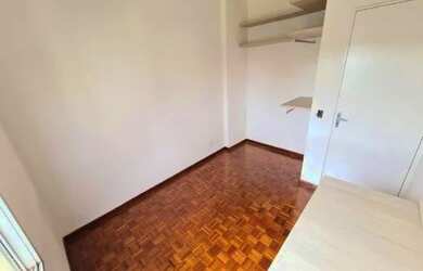 Imagem: O apartamento possui 3 Dormitórios, 1 Banheiro, 1 Vaga na garagem