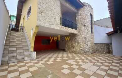 Imagem: A casa possui 3 Dormitórios, 2 Banheiros, 5 Vagas na garagem