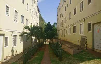 Imagem: O apartamento possui 2 Dormitórios, 1 Banheiro, 1 Vaga na garagem