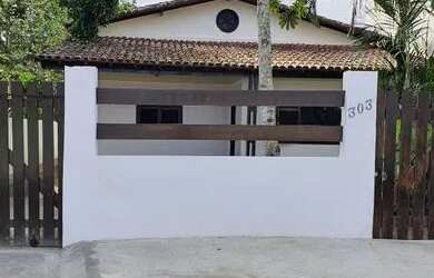 Imagem: A casa possui 3 Dormitórios, 3 Banheiros, 3 Vagas na garagem