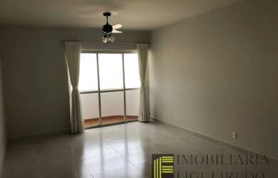 Imagem: O apartamento possui 3 Dormitórios, 1 Banheiro, 1 Vaga na garagem