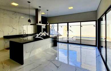 Imagem: A casa em condomínio possui 3 Dormitórios, 4 Banheiros, 2