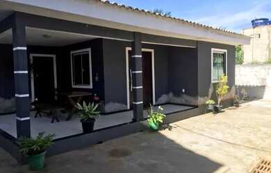 Imagem: A casa possui 3 Dormitórios, 2 Banheiros, 3 Vagas na garagem