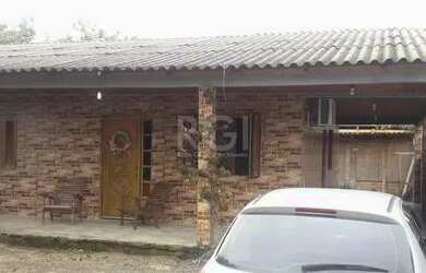 Imagem: A casa possui 2 Dormitórios, 2 Banheiros, 2 Vagas na garagem