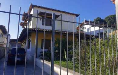 Imagem: A casa possui 5 Dormitórios, 2 Banheiros, 5 Vagas na garagem