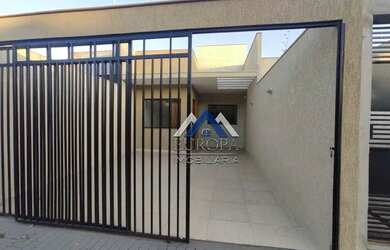 Imagem: A casa possui 3 Dormitórios, 3 Banheiros, 2 Vagas na garagem