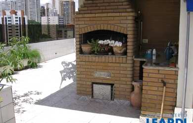 Imagem: O apartamento na cobertura possui 4 Dormitórios, 2 Banheiros