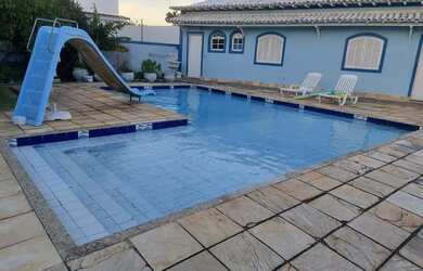 Imagem: A casa possui 5 Dormitórios, 4 Banheiros, 2 Vagas na garagem