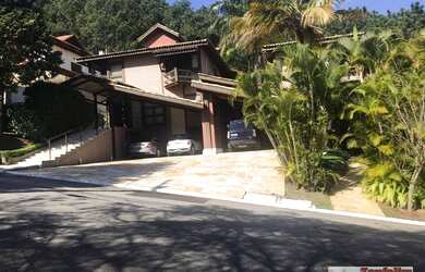 Imagem: A casa em condomínio possui 4 Dormitórios, 4 Banheiros, 4