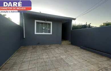 Imagem: A casa possui 3 Dormitórios, 2 Banheiros, 2 Vagas na garagem