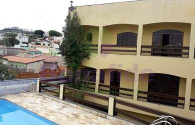 Imagem: A casa possui 5 Dormitórios, 5 Banheiros, 5 Vagas na garagem