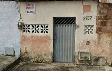 Imagem: A casa possui 3 Dormitórios, 2 Banheiros e está localizado