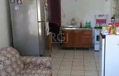 Imagem: A casa possui 2 Dormitórios, 1 Banheiro, 2 Vagas na garagem