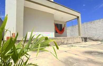 Imagem: A casa possui 3 Dormitórios, 1 Banheiro, 1 Vaga na garagem