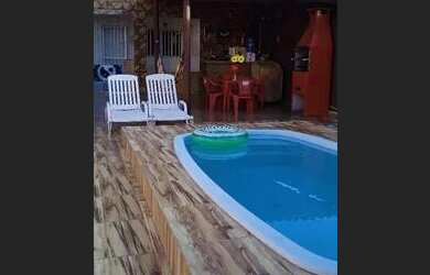 Imagem: A casa possui 2 Dormitórios, 2 Banheiros, 2 Vagas na garagem